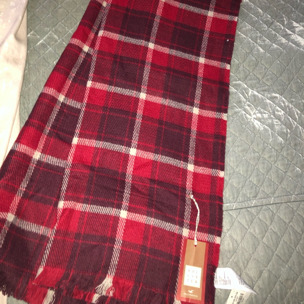 Hollister Scarf
